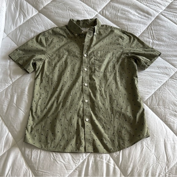 Old Navy Other - Old Navy Olive Green Patterned Casual Button Down Shirt